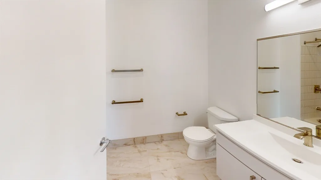 2 bed, 1 bath apartment for rent at 250 Cente Unit 510, Jamaica Plain — photo 6 of 17