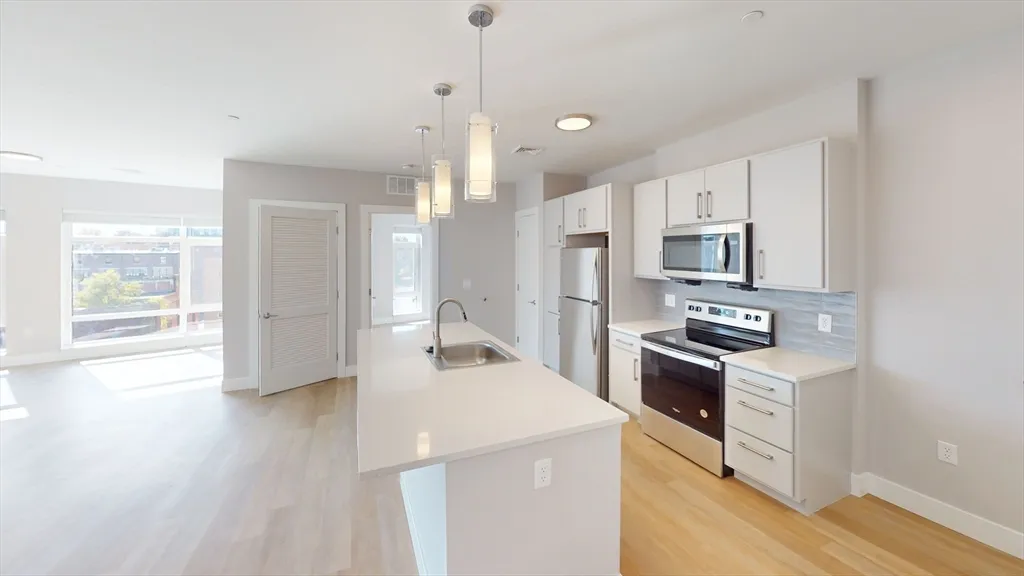 2 bed, 1 bath apartment for rent at 250 Cente Unit 510, Jamaica Plain — photo 3 of 17