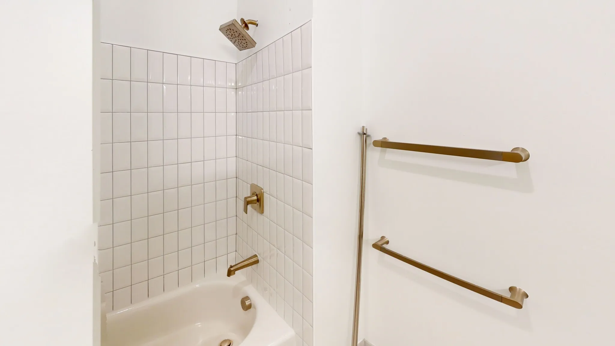 1 bed, 1 bath apartment for rent at 250 Centre St Unit 221, Jamaica Plain — photo 4 of 24