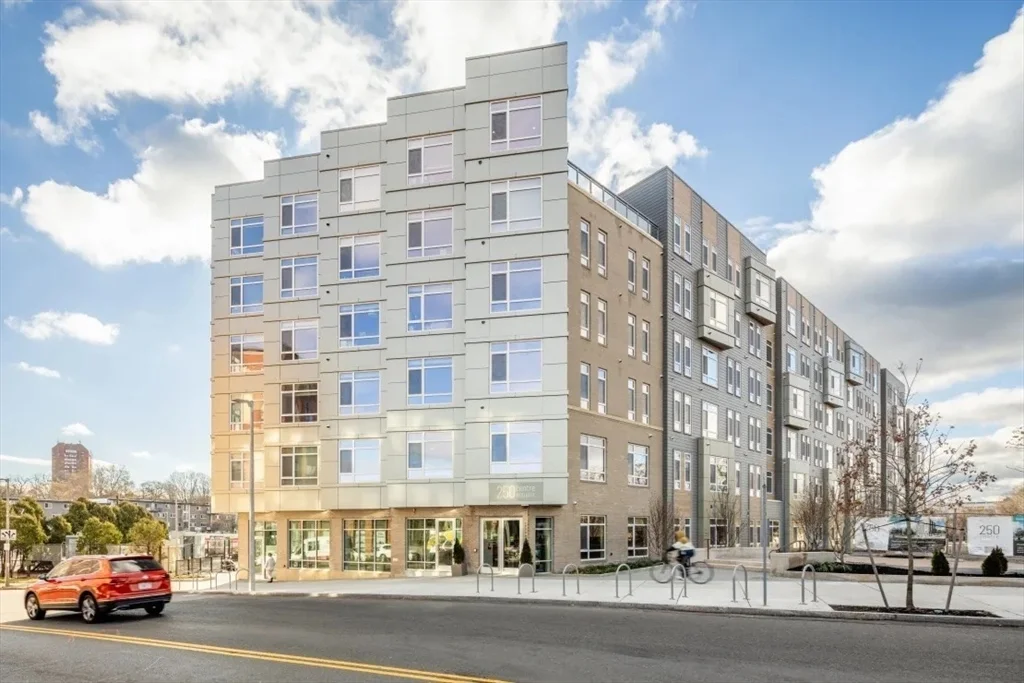 1 bed, 1 bath apartment for rent at 250 Centre Unit 411, Jamaica Plain
