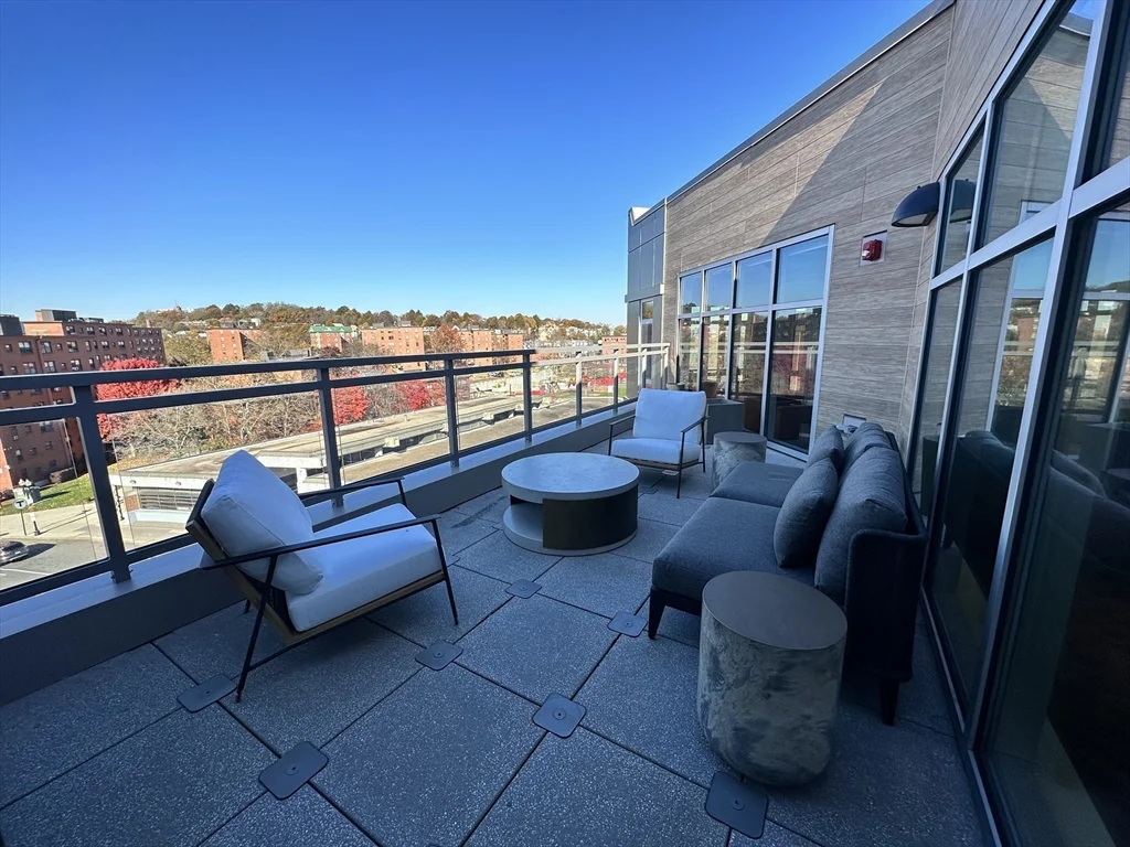 1 bed, 1 bath apartment for rent at 250 Centre Unit 411, Jamaica Plain — photo 14 of 17