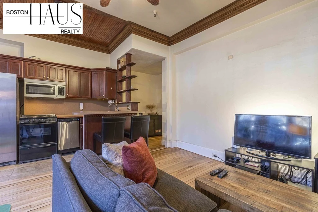 1 bed, 1 bath apartment for rent at 250 Commonwealth Ave Unit 2, Back Bay — photo 1 of 10