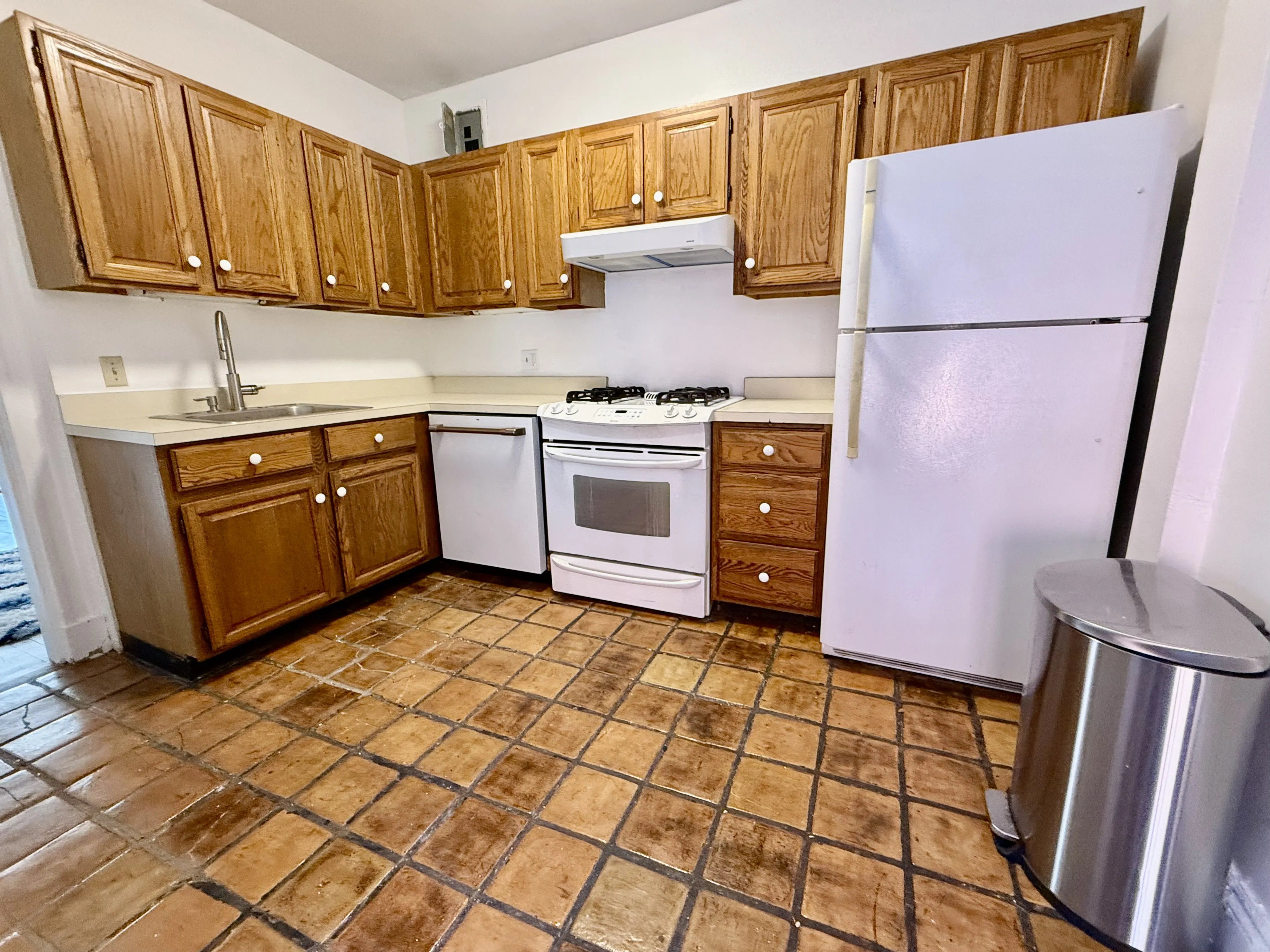 2.5 bed, 1.5 bath apartment for rent at 250 Commonwealth Ave Unit 20, Back Bay — photo 4 of 21