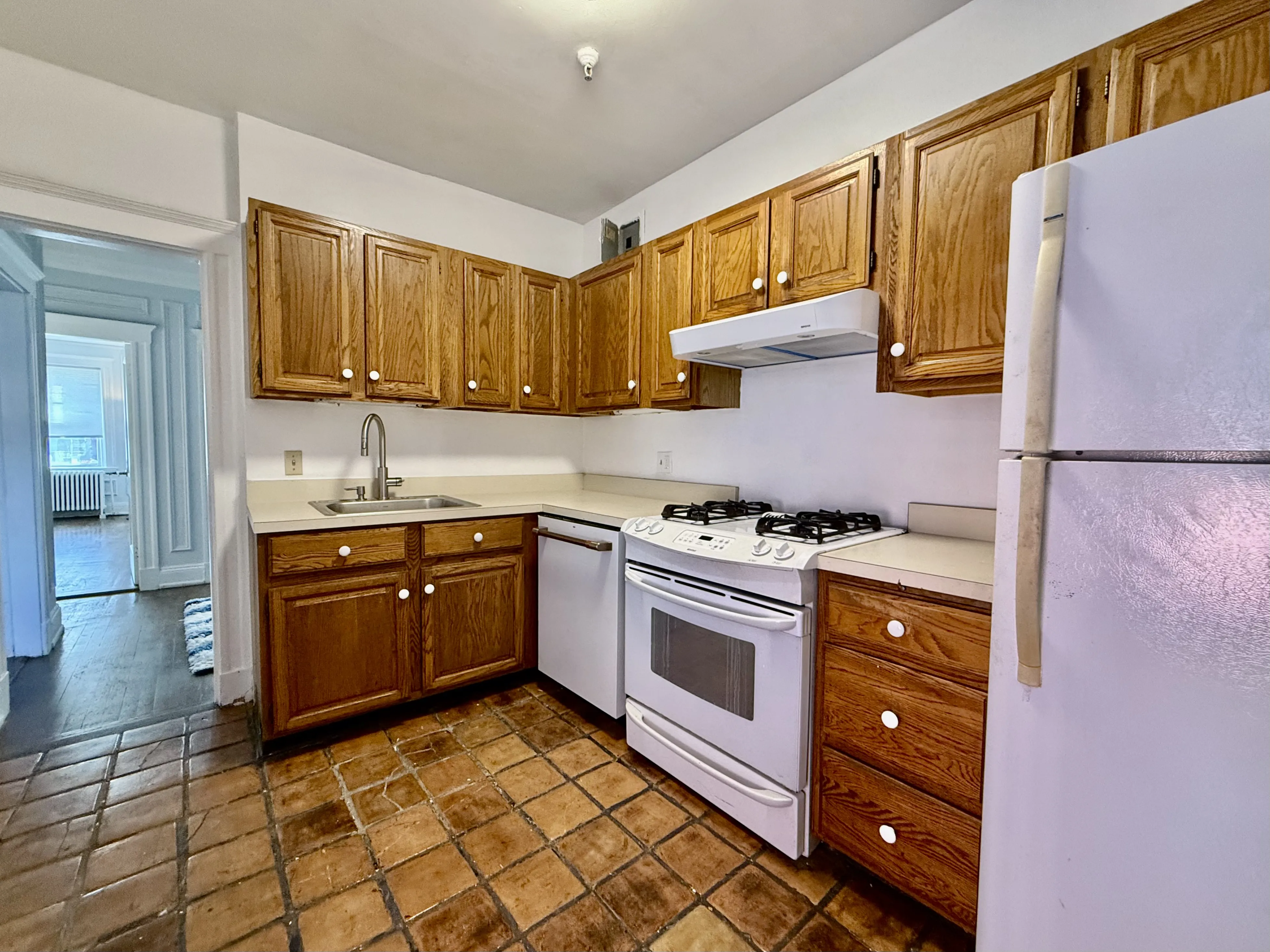2.5 bed, 1.5 bath apartment for rent at 250 Commonwealth Ave Unit 20, Back Bay — photo 5 of 21