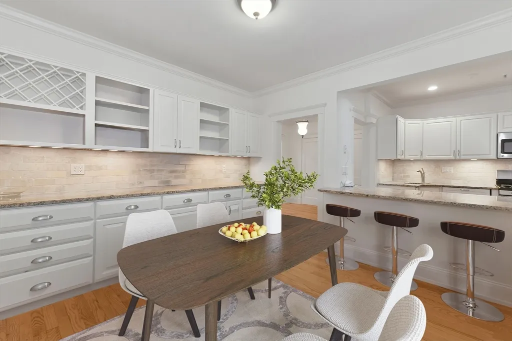 3 bed, 2 bath apartment for rent at 250 Commonwealth Unit 7, Back Bay — photo 4 of 18