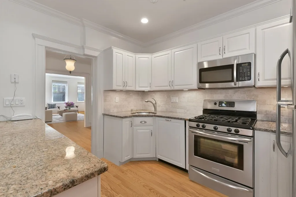 3 bed, 2 bath apartment for rent at 250 Commonwealth Unit 7, Back Bay — photo 2 of 18