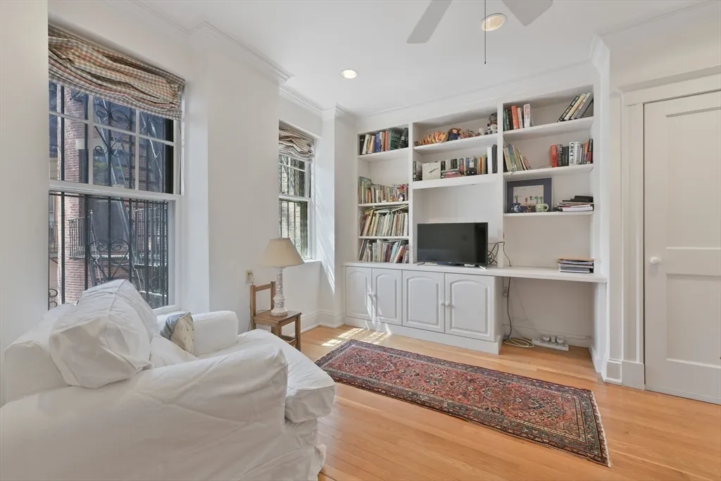 3 bed, 2 bath apartment for rent at 250 Commonwealth Unit 7, Back Bay — photo 15 of 18