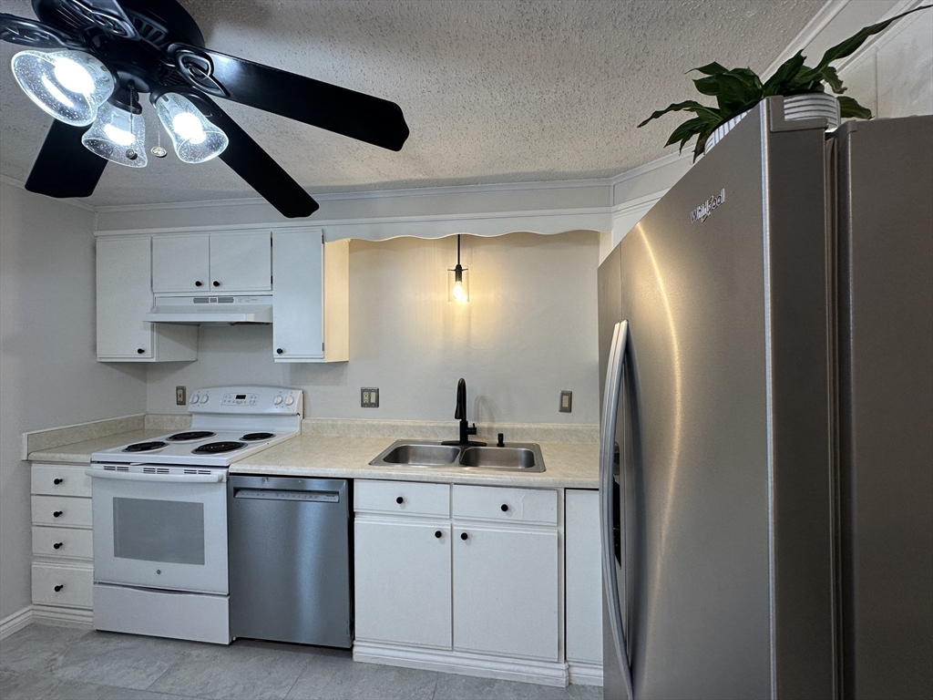 2 bed, 1 bath apartment for rent at 250 Congress Ave Unit 22, Chelsea — photo 3 of 20