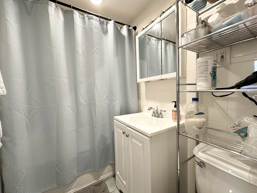 3 bed, 1 bath apartment for rent at 250 Elm St Unit 2, Inman Square — photo 6 of 11