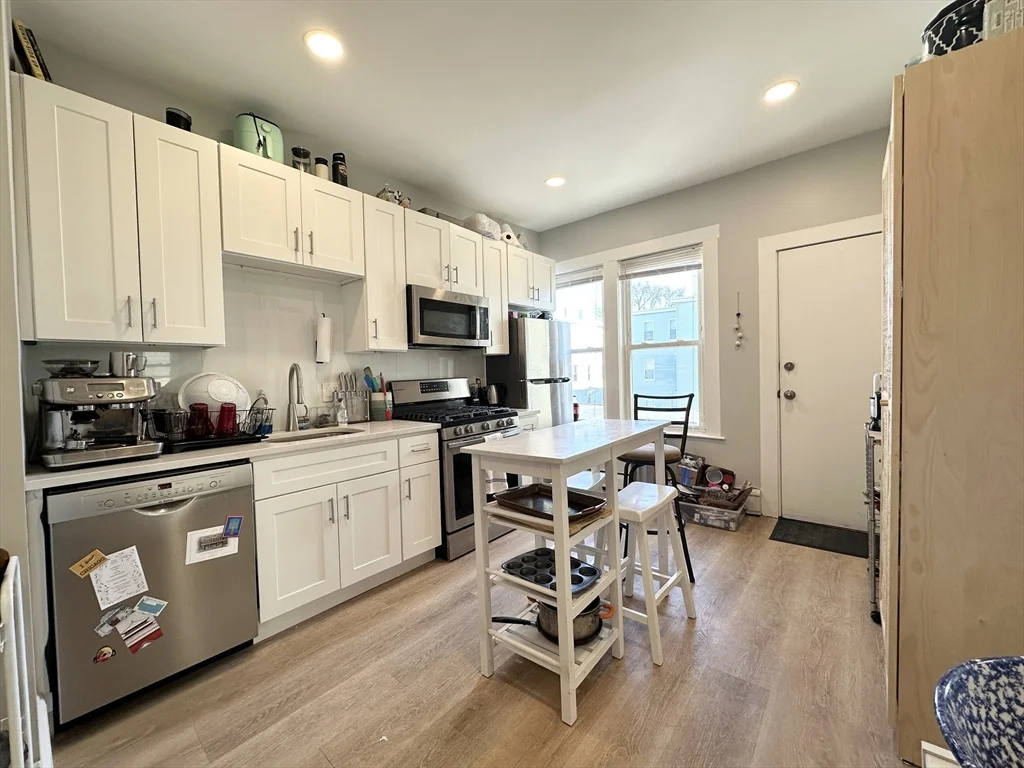 3 bed, 1 bath apartment for rent at 250 Elm St Unit 2, Inman Square — photo 2 of 11