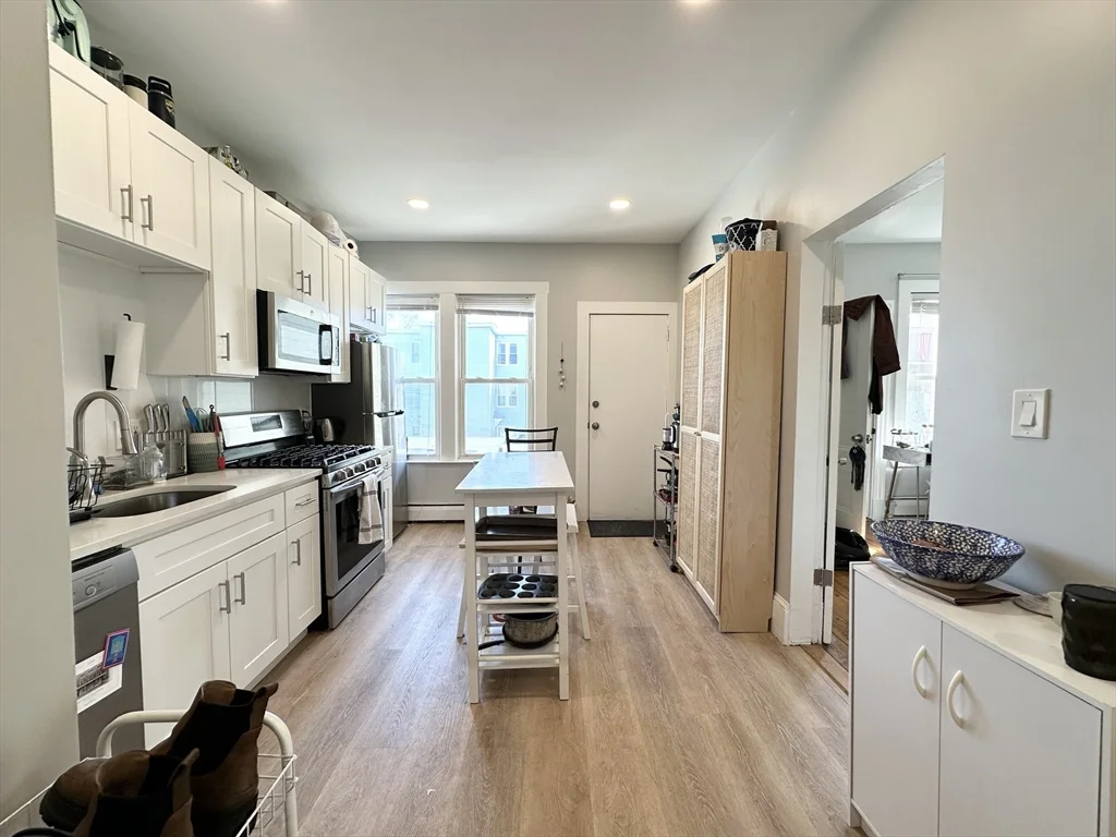 3 bed, 1 bath apartment for rent at 250 Elm St Unit 2, Inman Square — photo 1 of 11
