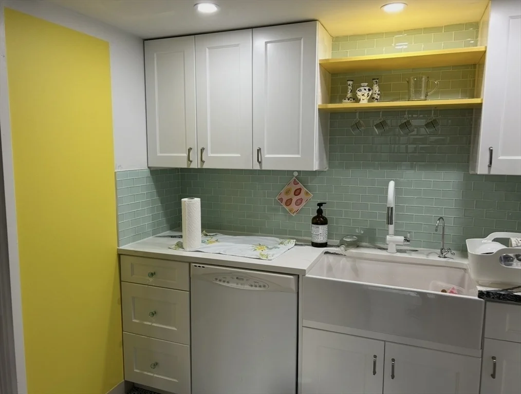 1 bed, 1 bath apartment for rent at 250 Hammond Pond Pkwy Unit 504N, Chestnut Hill — photo 3 of 8