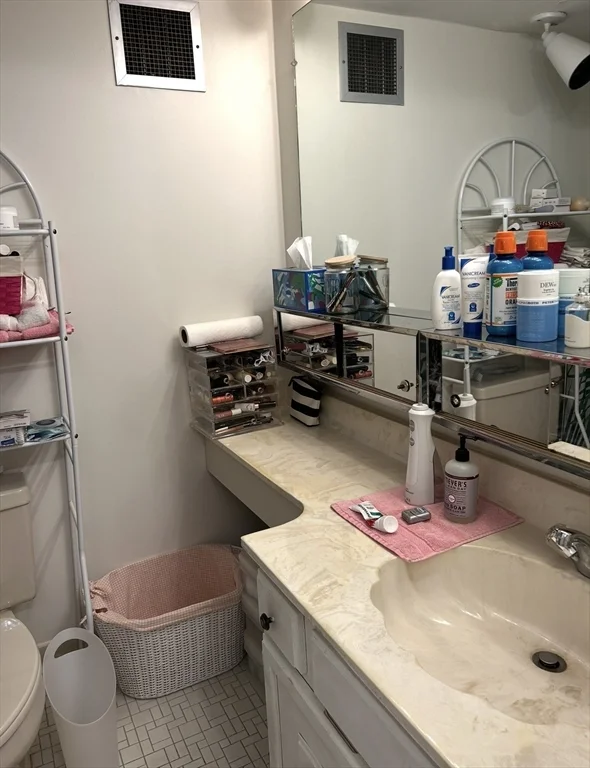 1 bed, 1 bath apartment for rent at 250 Hammond Pond Pkwy Unit 504N, Chestnut Hill — photo 6 of 8