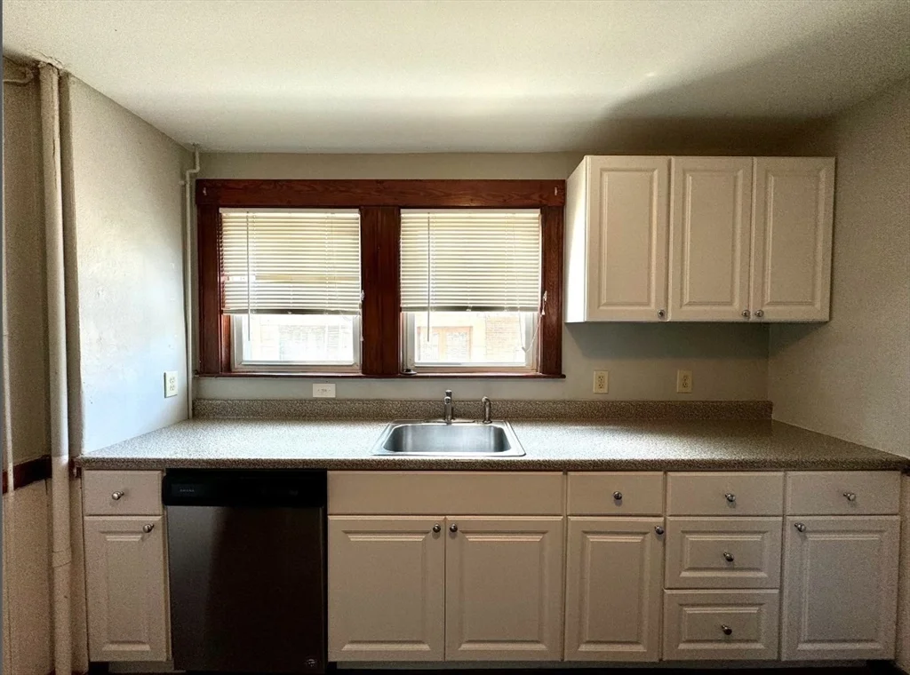 2 bed, 1 bath apartment for rent at 250 Hyde Park Ave Unit 3, Jamaica Plain — photo 7 of 7