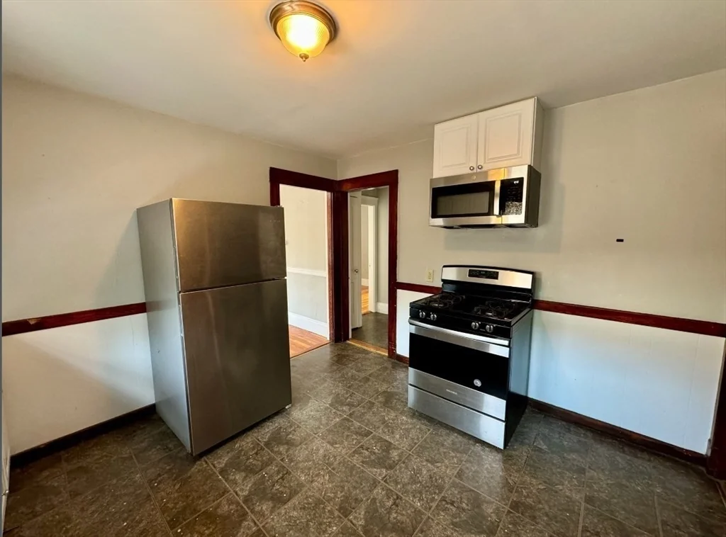 2 bed, 1 bath apartment for rent at 250 Hyde Park Ave Unit 3, Jamaica Plain — photo 6 of 7