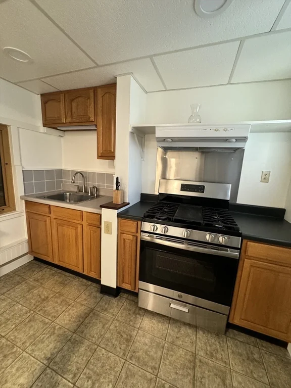 1 bed, 1 bath apartment for rent at 250 Jarry St, Far North — photo 8 of 18