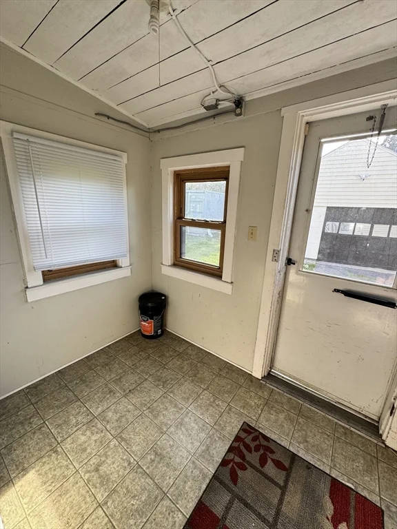 1 bed, 1 bath apartment for rent at 250 Jarry St, Far North — photo 14 of 18