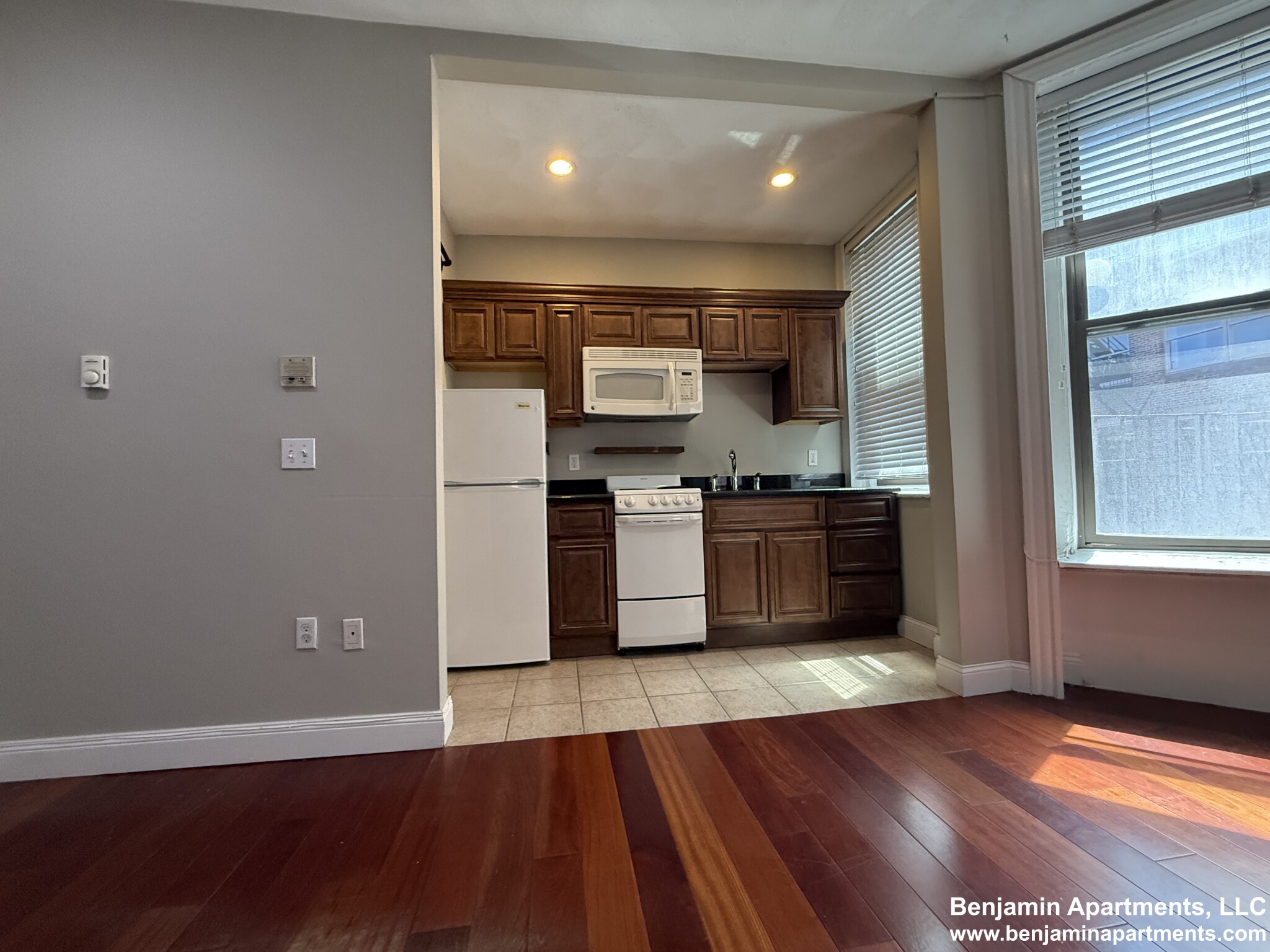 Studio bed, 1 bath apartment for rent at 250 Newbury St Unit 11R, Back Bay — photo 4 of 9