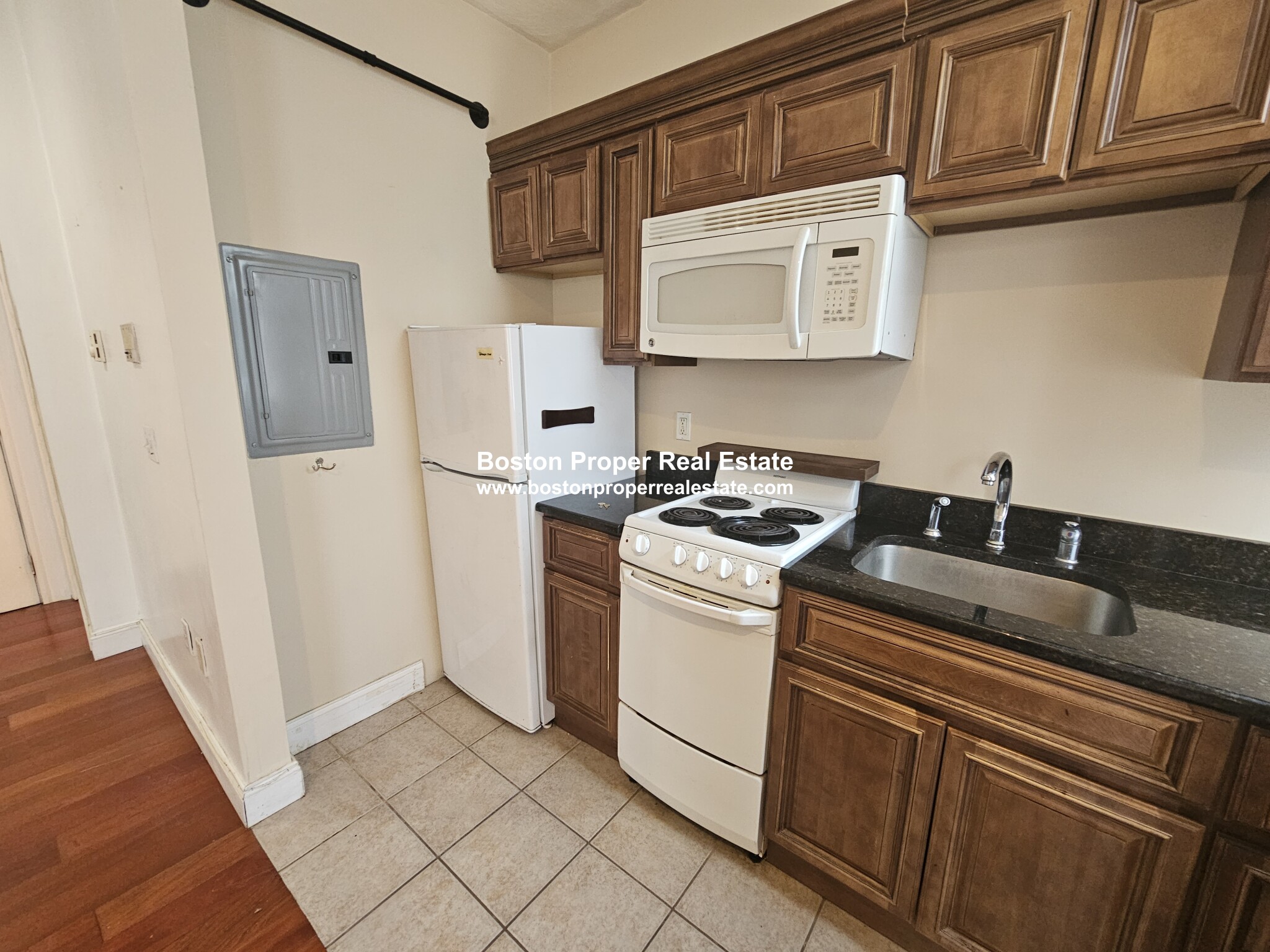 Studio bed, 1 bath apartment for rent at 250 Newbury St Unit 1R, Back Bay — photo 4 of 15