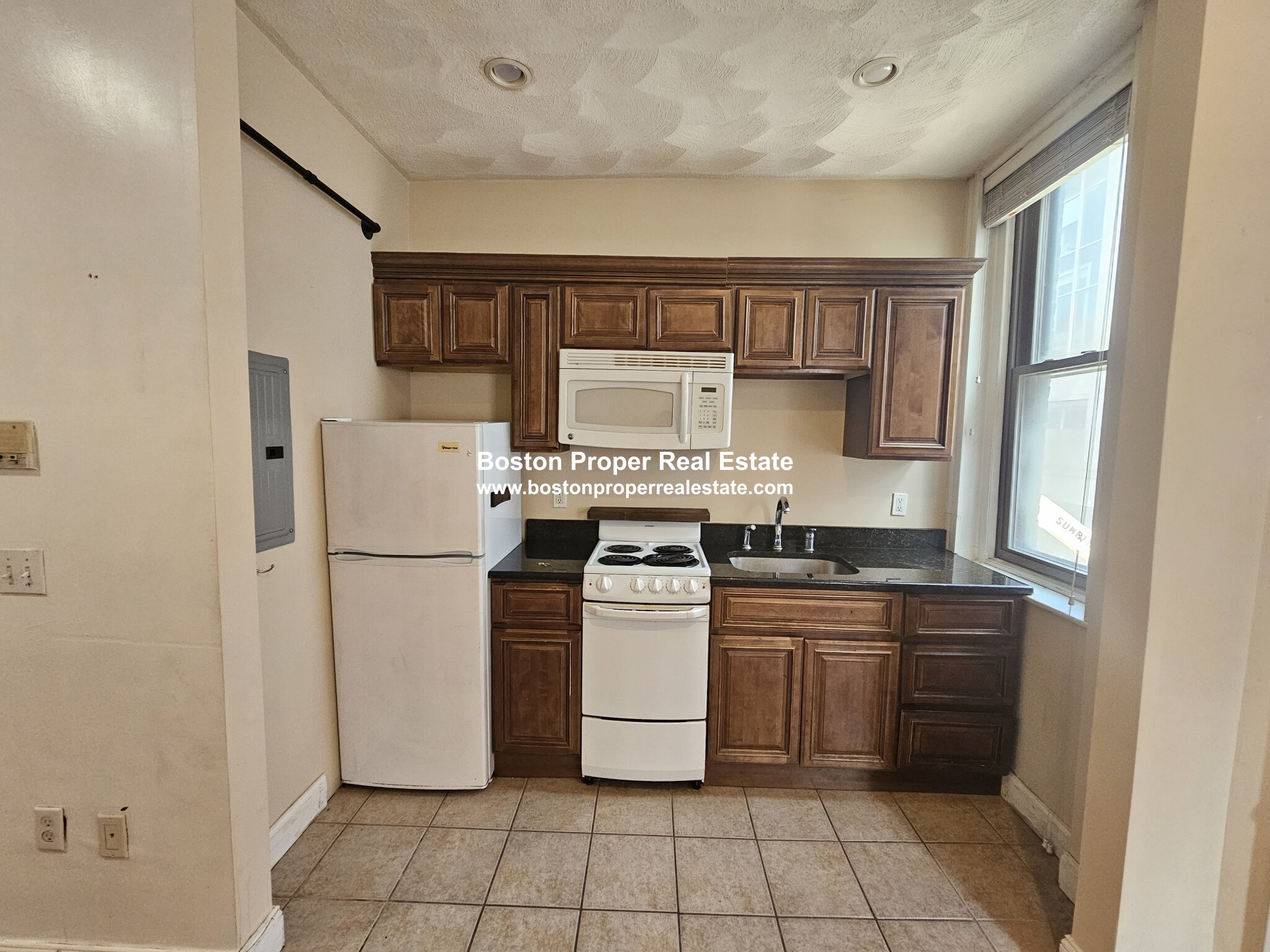 Studio bed, 1 bath apartment for rent at 250 Newbury St Unit 1R, Back Bay — photo 3 of 15