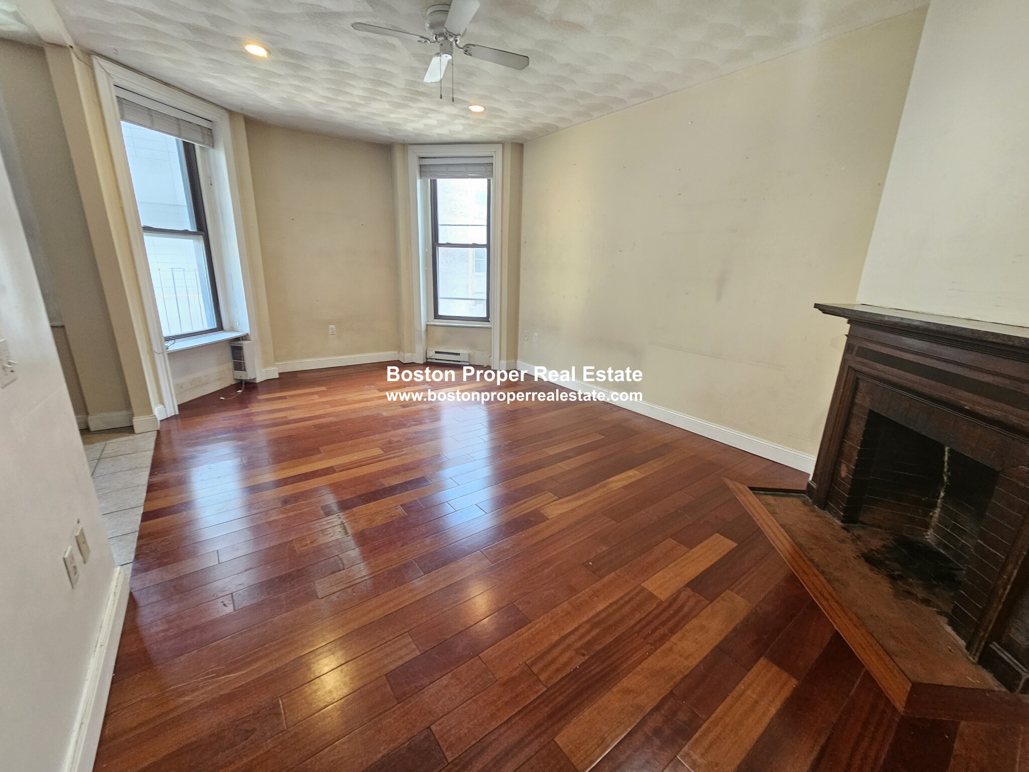 Studio bed, 1 bath apartment for rent at 250 Newbury St Unit 1R, Back Bay
