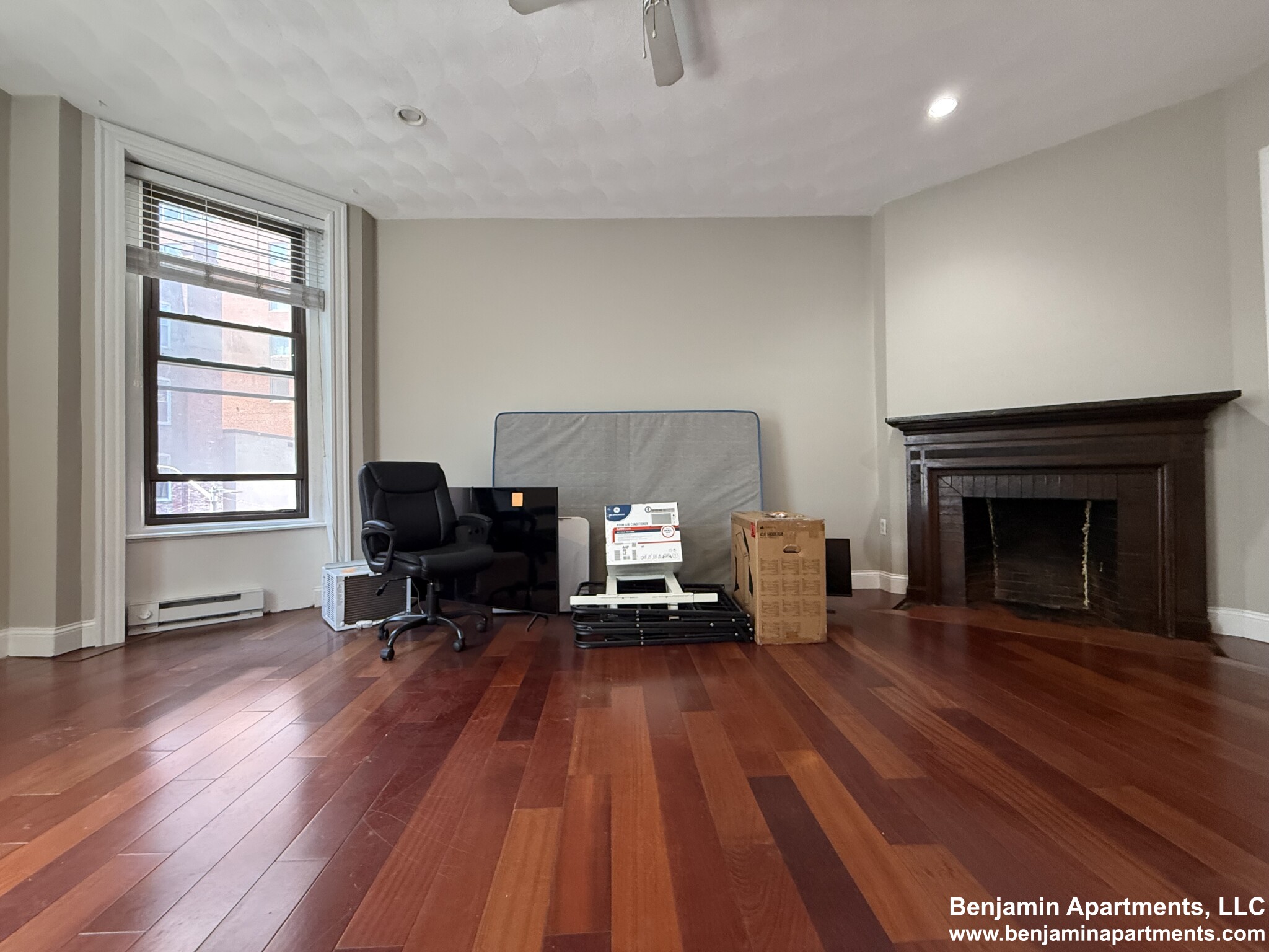 Studio bed, 1 bath apartment for rent at 250 Newbury St Unit 3R, Back Bay — photo 3 of 7