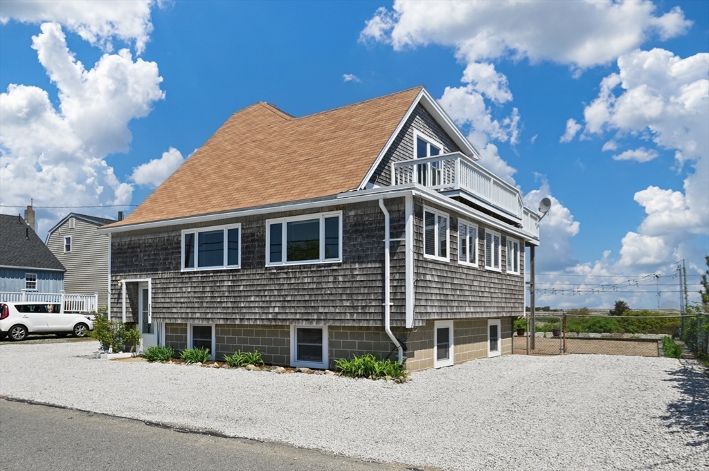 1 bed, 1 bath apartment for rent at 250 Northern Unit Lower, Plum Island — photo 2 of 17