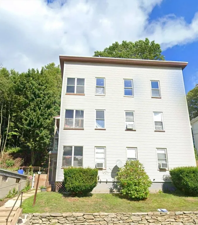 3 bed, 1 bath apartment for rent at 250 Pine St Unit 3, Gardner — photo 1 of 13