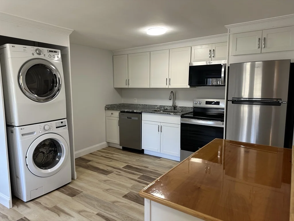 2 bed, 1 bath apartment for rent at 250 Walnut St Unit A, Framingham — photo 4 of 19