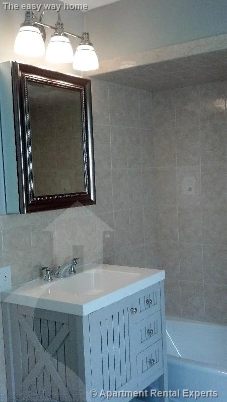 4 bed, 2 bath apartment for rent at 250 Western Ave Unit 1, Riverside — photo 5 of 12
