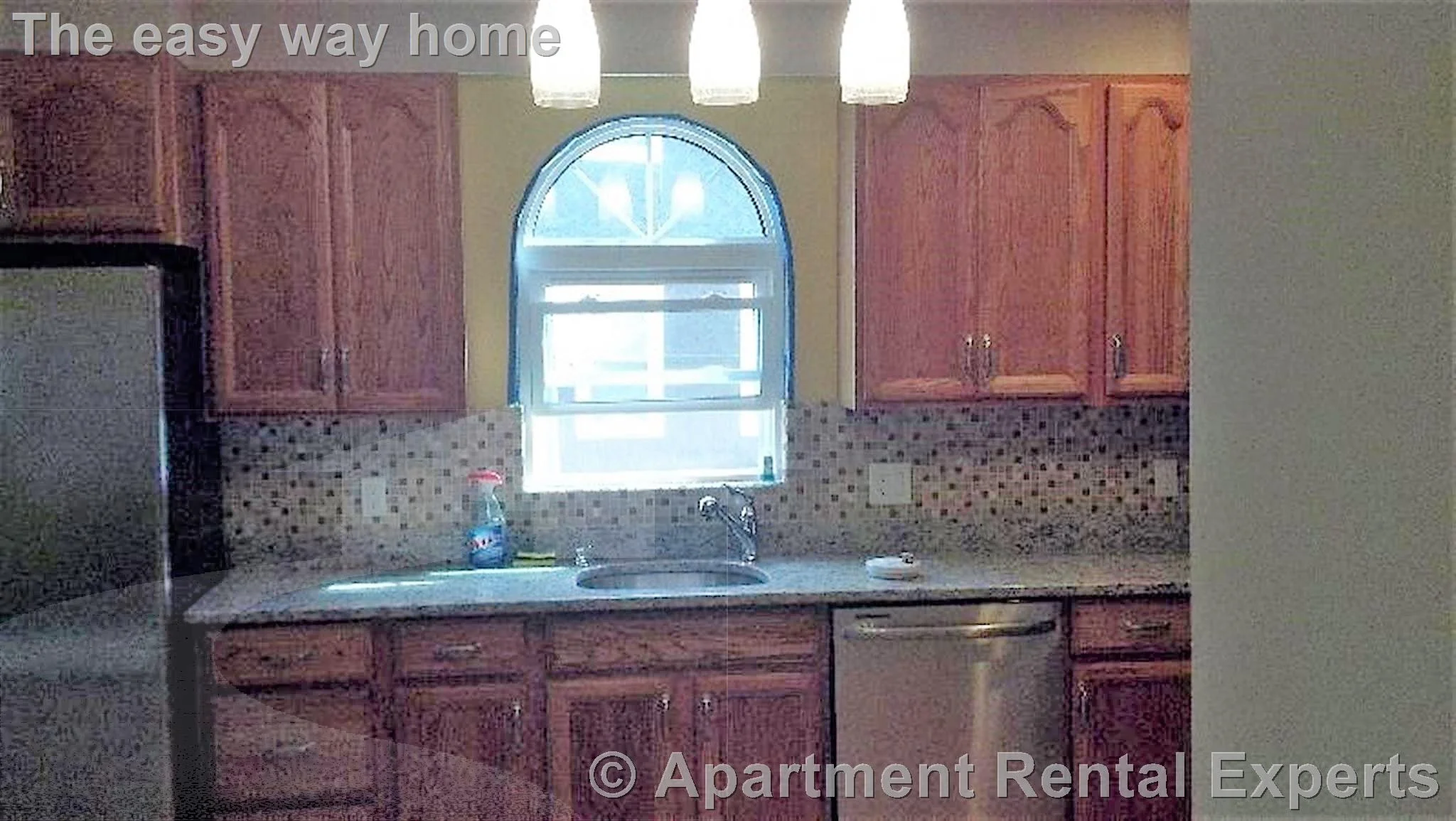 4 bed, 2 bath apartment for rent at 250 Western Ave Unit 1, Riverside — photo 2 of 12