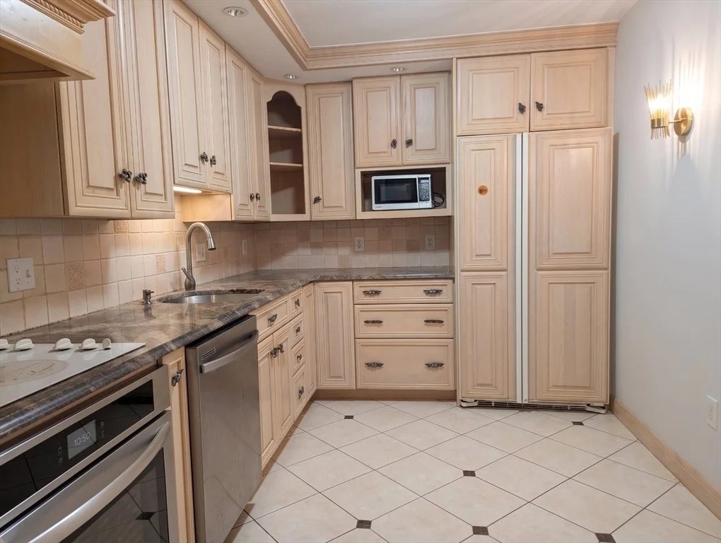 2 bed, 2 bath apartment for rent at 2500 Mystic Valley Pkwa Unit 303, Medford — photo 2 of 14
