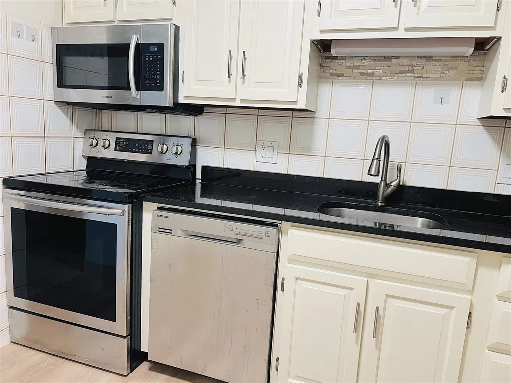 2 bed, 2 bath apartment for rent at 2500 Mystic Valley Pkwa Unit 806, West Medford — photo 3 of 41