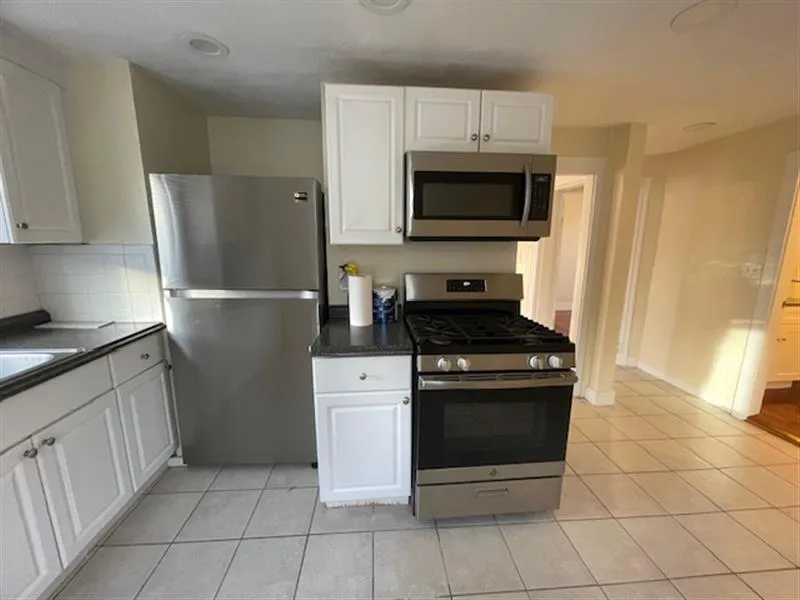 3 bed, 1 bath apartment for rent at 251 Central Ave Unit 2, Medford