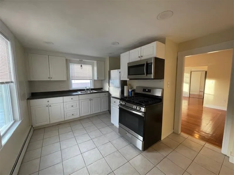 3 bed, 1 bath apartment for rent at 251 Central Ave Unit 2, Medford — photo 3 of 17