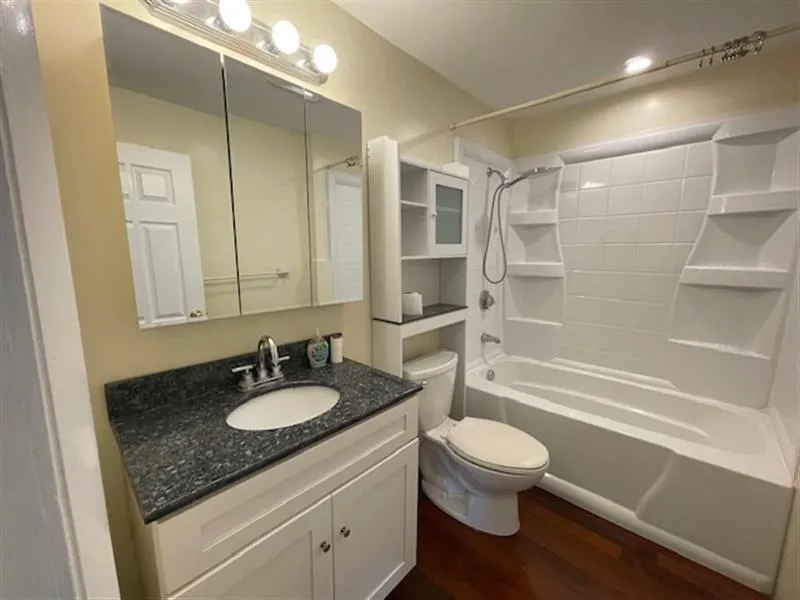3 bed, 1 bath apartment for rent at 251 Central Ave Unit 2, Medford — photo 5 of 17