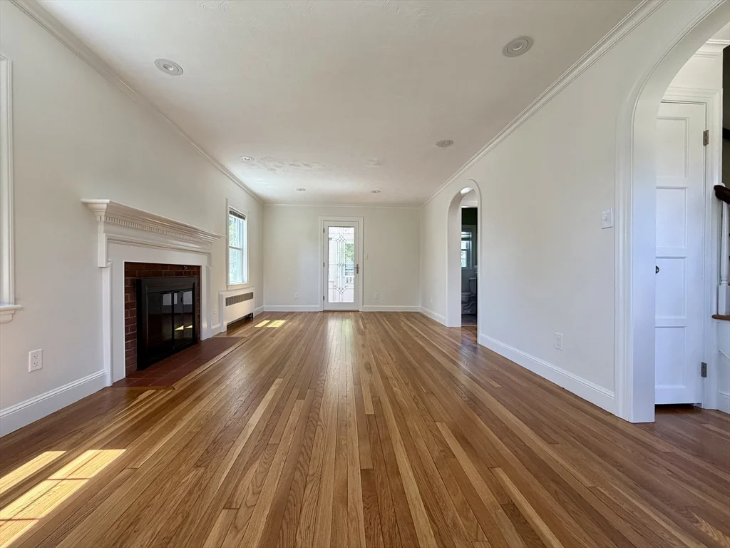 3 bed, 1 bath apartment for rent at 251 May St, Worcester — photo 4 of 26