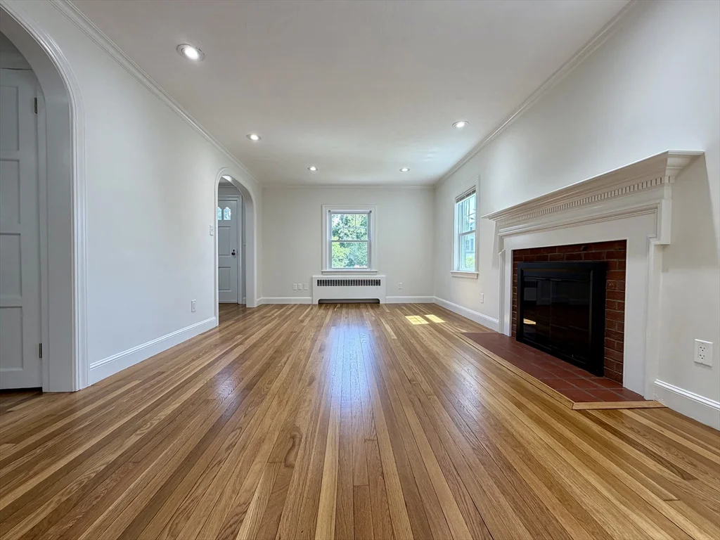 3 bed, 1 bath apartment for rent at 251 May St, Worcester — photo 3 of 26