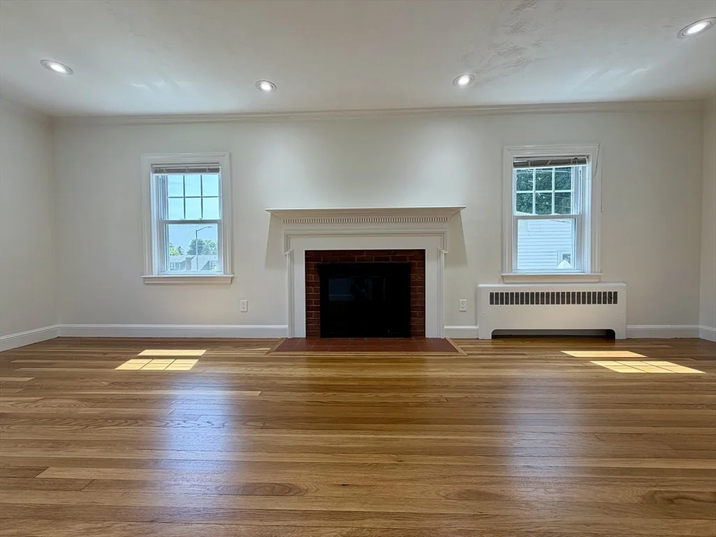 3 bed, 1 bath apartment for rent at 251 May St, Worcester — photo 2 of 26