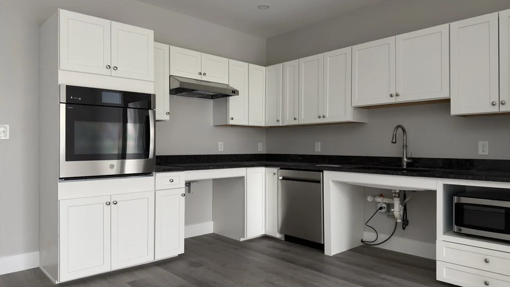1 bed, 1 bath apartment for rent at 251 Sladen St Unit 105, Dracut — photo 1 of 22