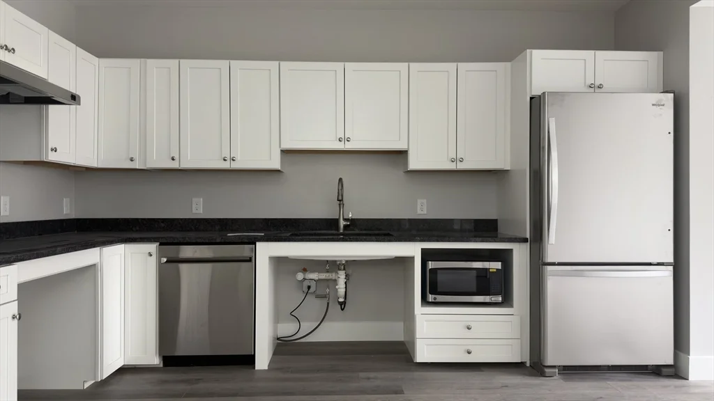 1 bed, 1 bath apartment for rent at 251 Sladen St Unit 105, Dracut — photo 2 of 22