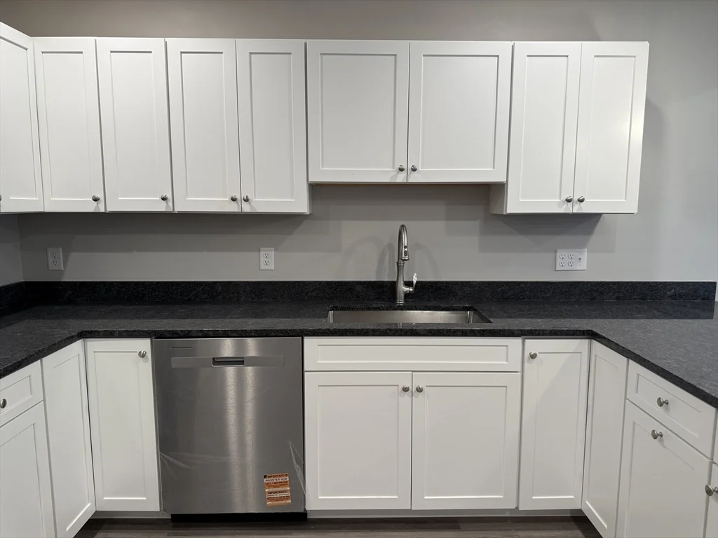 2 bed, 1 bath apartment for rent at 251 Sladen St Unit 304, Dracut — photo 8 of 39