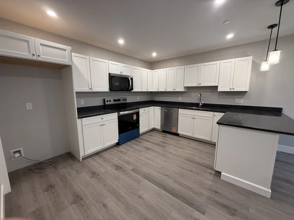 2 bed, 1 bath apartment for rent at 251 Sladen St Unit 304, Dracut — photo 6 of 39