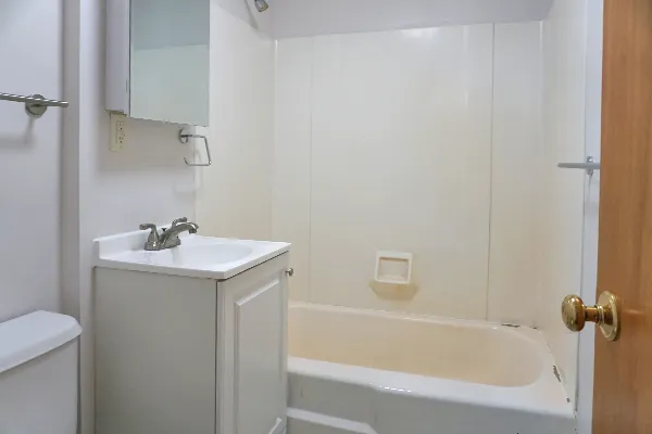 Studio bed, 1 bath apartment for rent at 252 Ash St Unit 2, South Side — photo 16 of 18