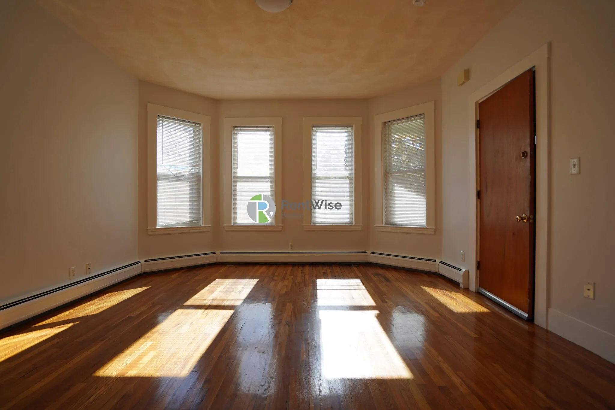 Studio bed, 1 bath apartment for rent at 252 Ash St Unit 2, South Side — photo 3 of 18