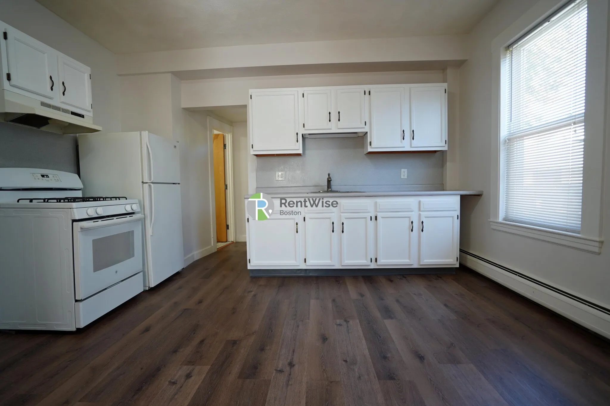 Studio bed, 1 bath apartment for rent at 252 Ash St Unit 2, South Side — photo 4 of 18