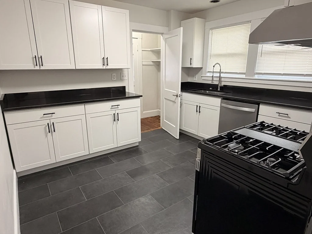 3 bed, 1 bath apartment for rent at 252 Auburndale Ave Unit 252, Auburndale — photo 3 of 13