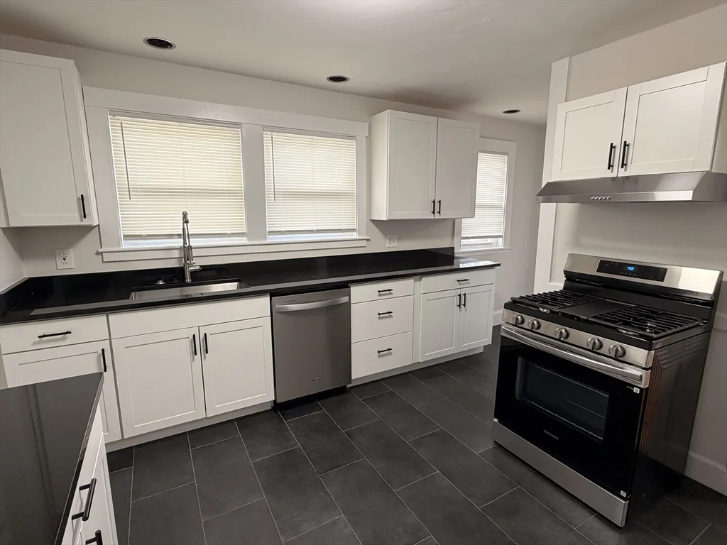 3 bed, 1 bath apartment for rent at 252 Auburndale Ave Unit 252, Auburndale — photo 2 of 13