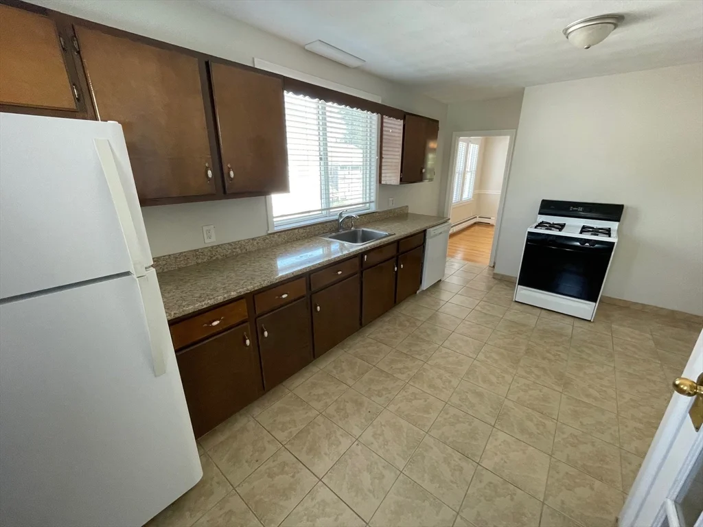2 bed, 1 bath apartment for rent at 252 Brown St Unit 252, Waltham — photo 11 of 19