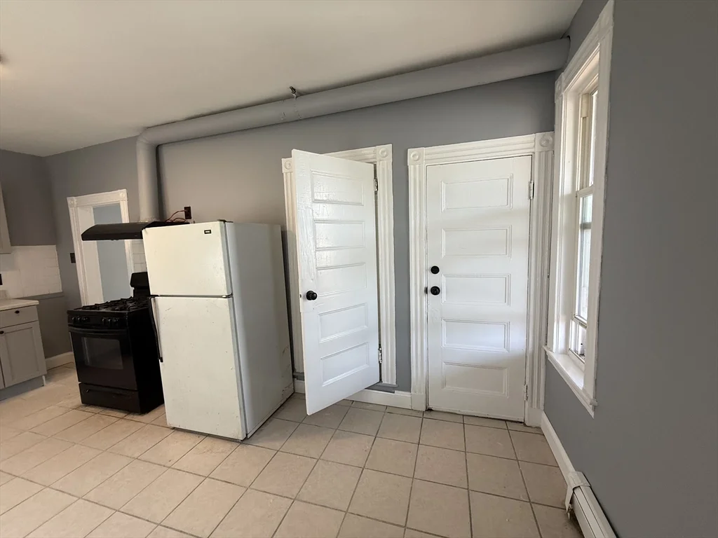 4 bed, 1 bath apartment for rent at 252 E Cottage Unit 3, Dorchester — photo 22 of 29